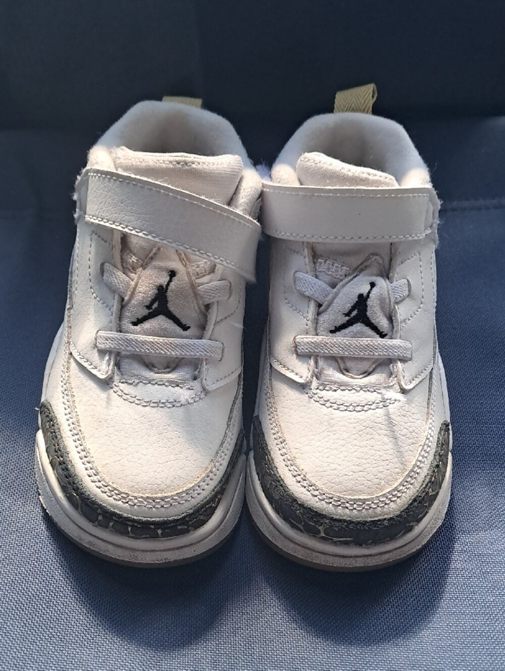 Jordan ,Kids White Athletic Sneakers with Black Accent Size 9C - Picture 2 of 10